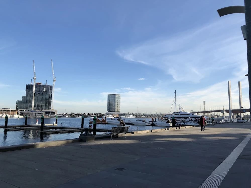 Explore Docklands Lovely Apartment LVL8 - photo 14