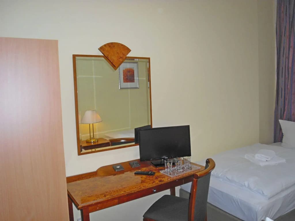 Hotel Amadeus Central - photo 4