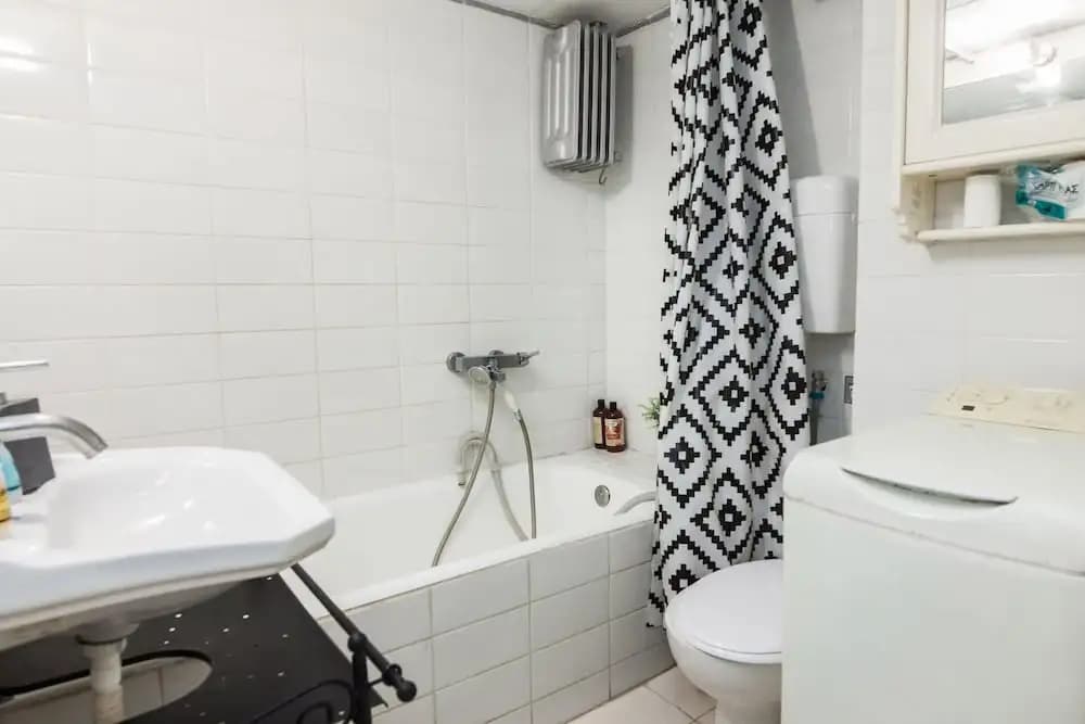 Gorgeous 2 bedrooms apt at Exarcheia - photo 6
