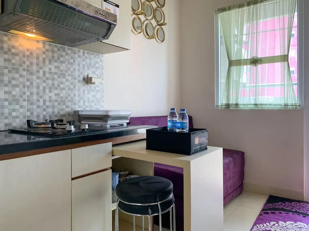 Modern Look And Comfortable 2Br Green Pramuka City Apartment - photo 12