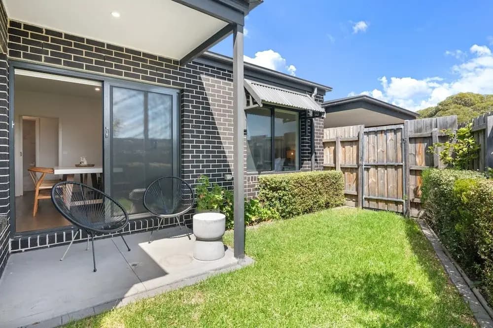 Bright 2-bed Glenroy Home With Courtyard - photo 8