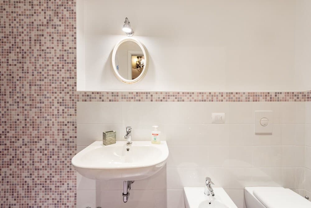 Pitti Large Apartment With Balcony - photo 9