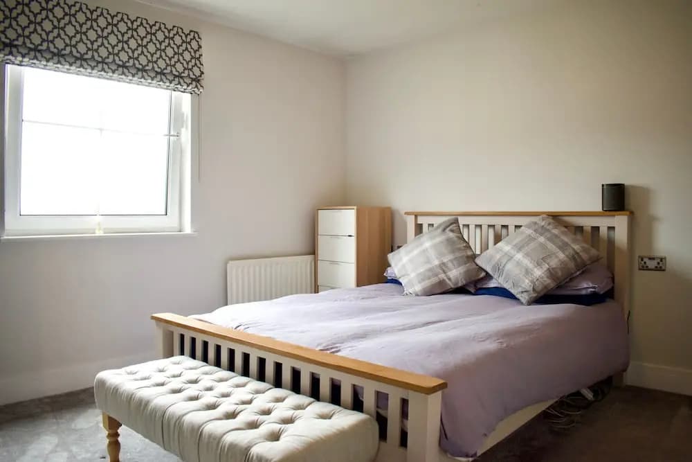 Large 2 Bedroom Flat in Leith With Free Parking - photo 5
