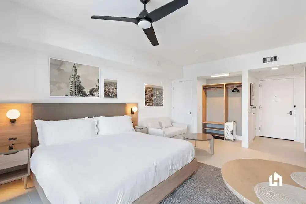 Stylish Apartments with Partial Ocean Views in Downtown - photo 35