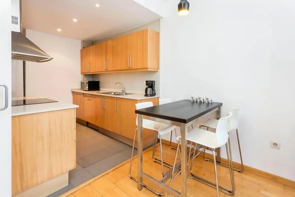 Spacious and Elegant 4 Bedroom with Private Terrace - photo 3
