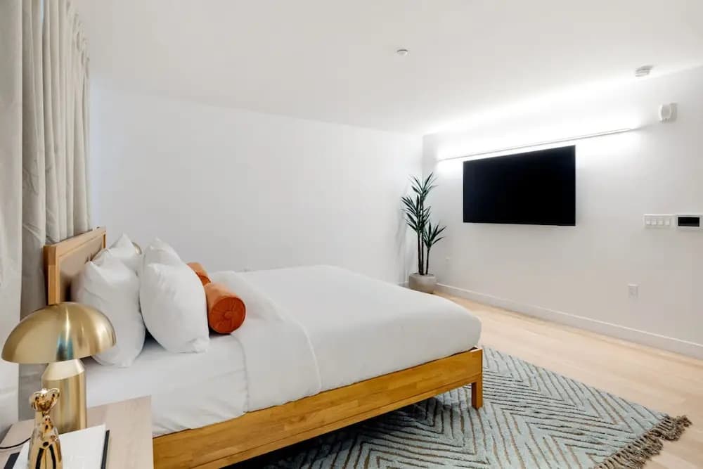 The Santa Monica Sunset - Beachfront Luxury - photo 22