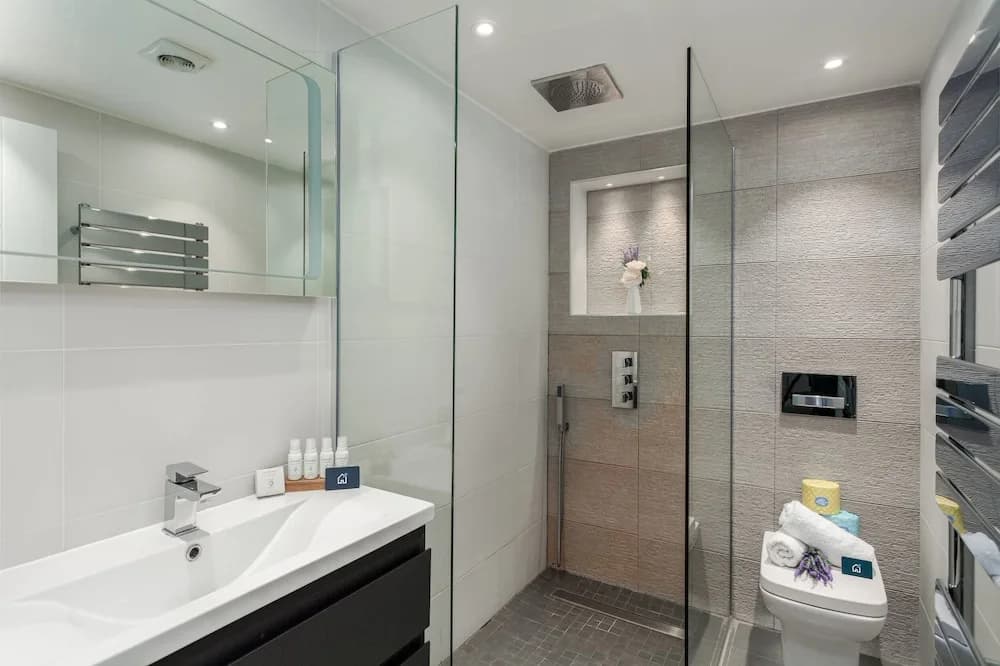 Spacious Canfield Gardens Studio - photo 9