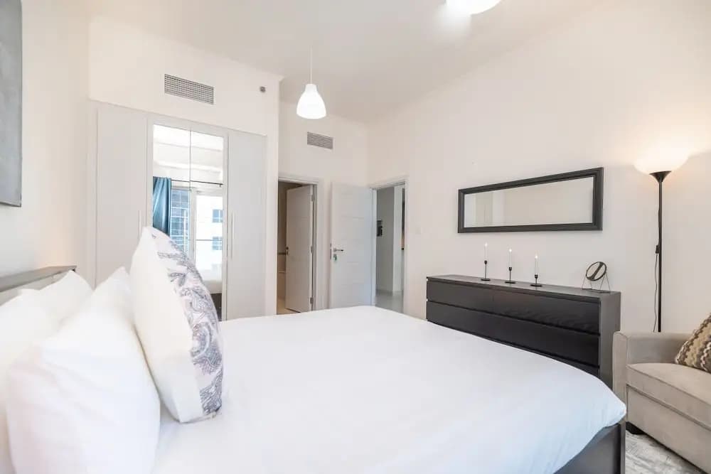 Exquisite 1BR Haven Partial Sea View - photo 4