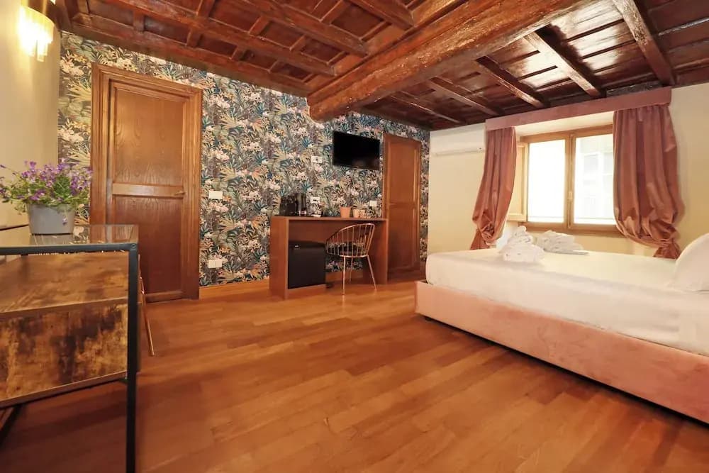 Golden Pantheon Rooms - photo 3