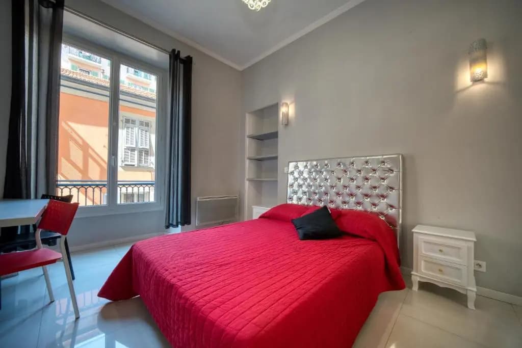 Lusso 5 beds Central Apartment - photo 9