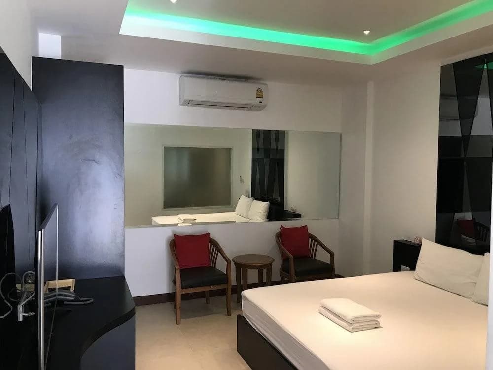 Picasso Hotel 24 Inn - photo 2