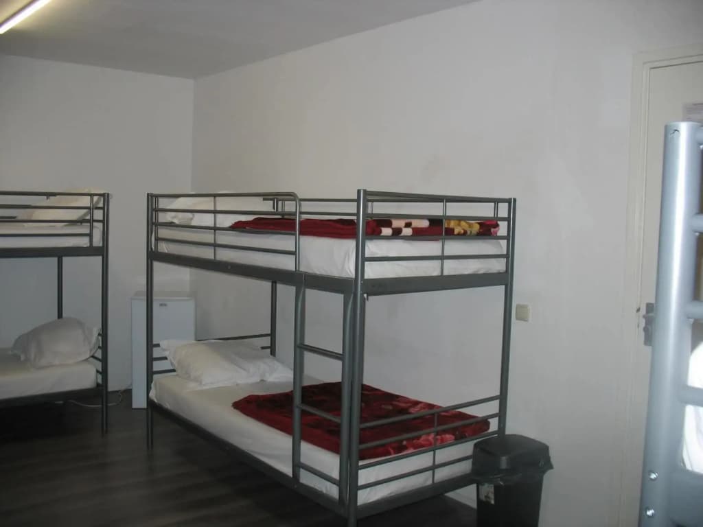 Guest House Amsterdam - Hostel - photo 4