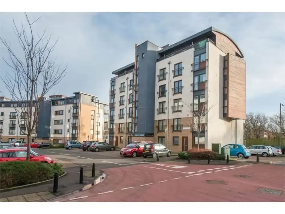 2 Bedroom Apartment In Edinburgh - photo 1