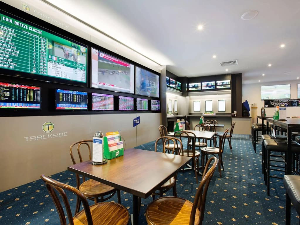 Nightcap at Shoppingtown Hotel - photo 25