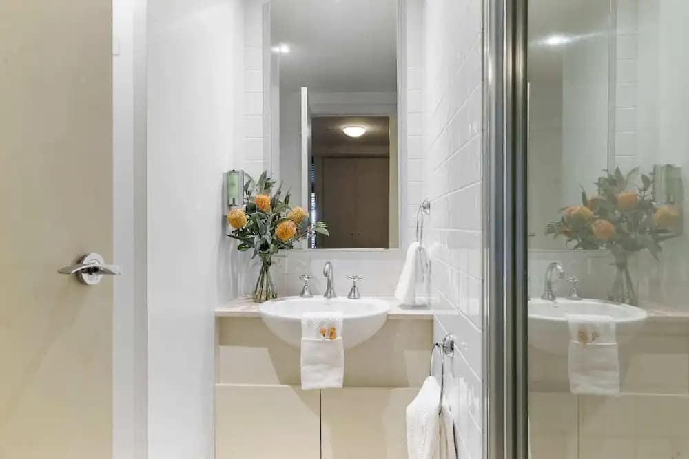 1-bedroom Unit in Classic Melbourne CBD Building! - photo 7