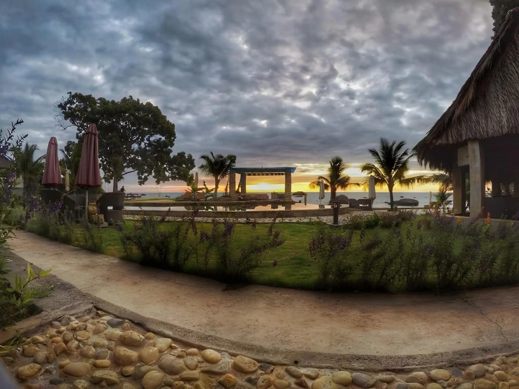 Rocks Beach Boutique Bungalows - photo 20