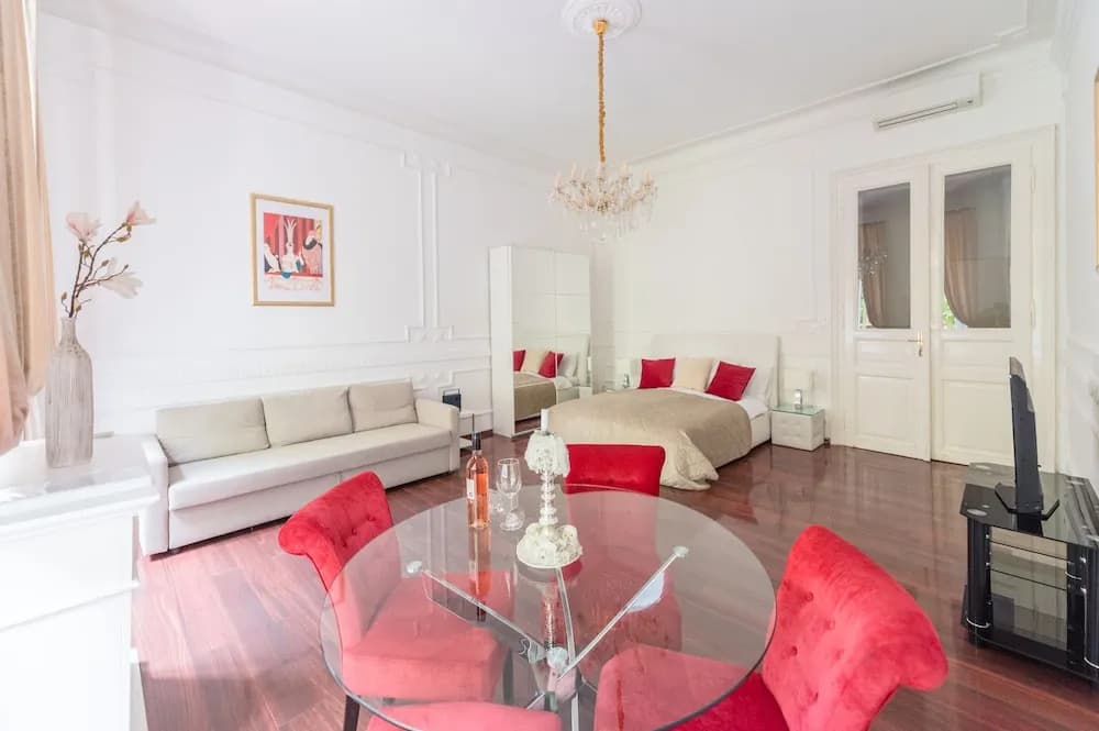 Music Academy Suite Café Vian Apartman Kft - photo 4