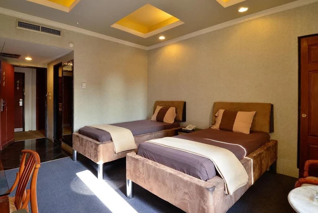 Peninsula Hotel - photo 3