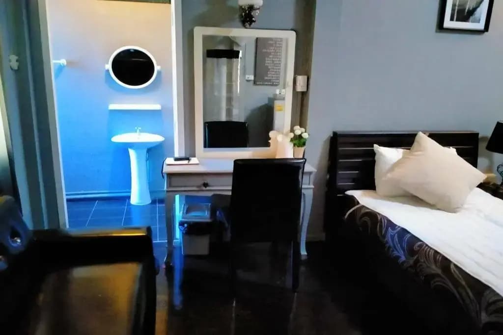 OYO 857 42 Loft Bed and Breakfast - photo 4