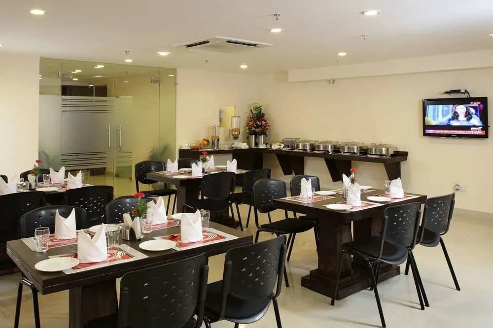 Stallen Suites Nehru Place - photo 20