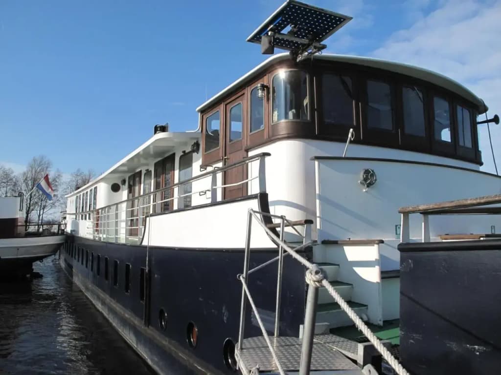 Botel Sailing Home - photo 15