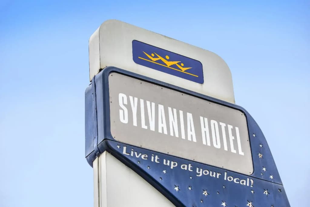 Nightcap at Sylvania Hotel - photo 27