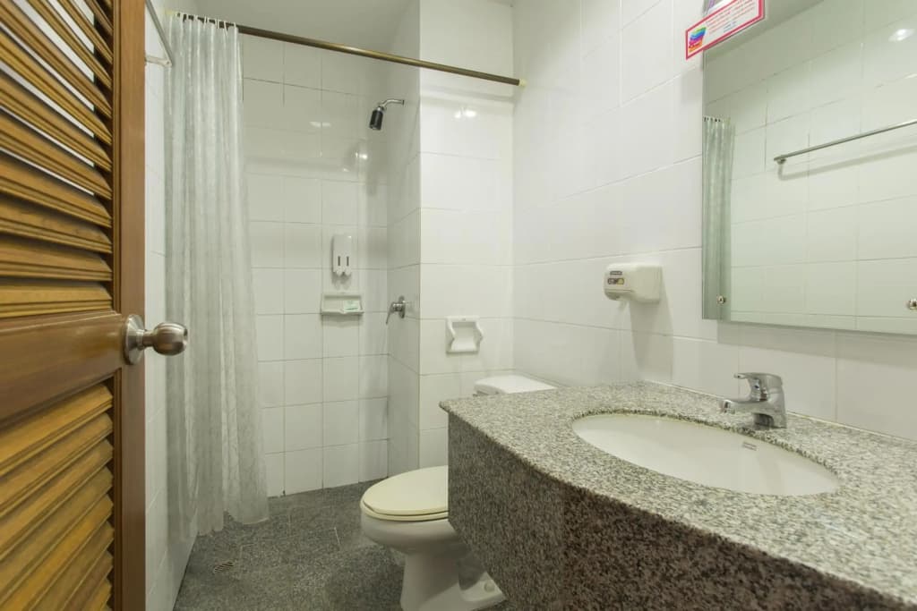 City Hotel - photo 10