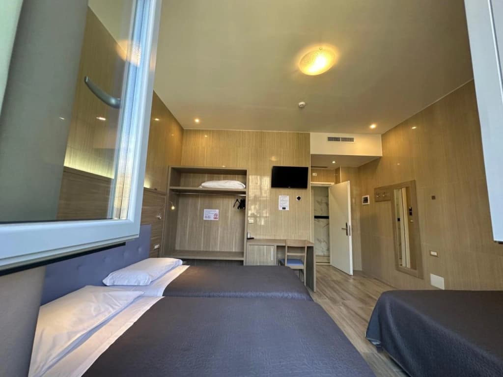 Hotel Midway - photo 6