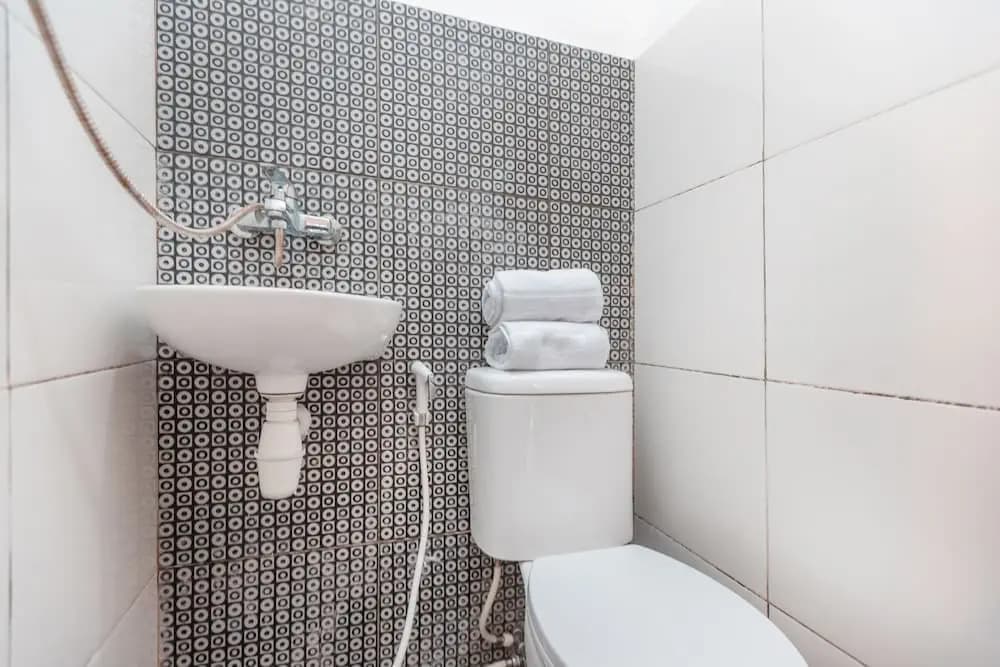 J&b Room Utan Kayu by OYO Rooms - photo 7