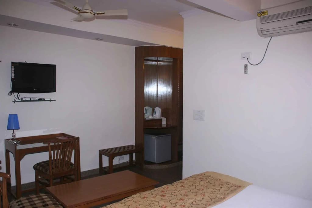 Tavern Business Hotel - photo 2