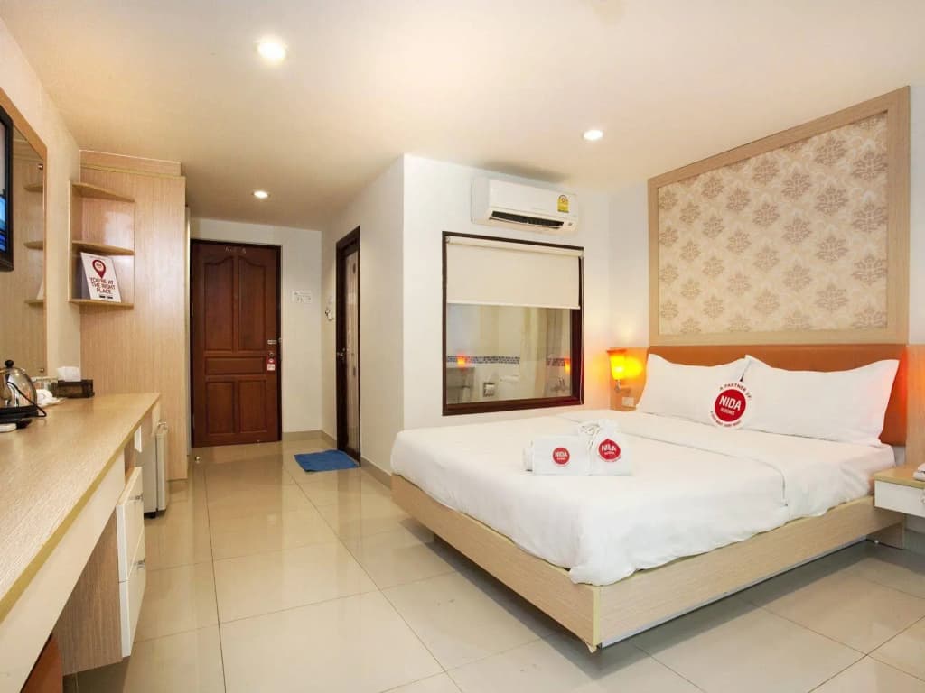 L-Seven Hotel - photo 7