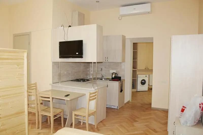 200 metres from Rustaveli avenue - photo 15
