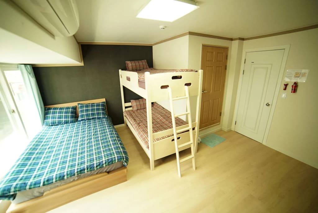 Yolo Guesthouse - Hostel - photo 7