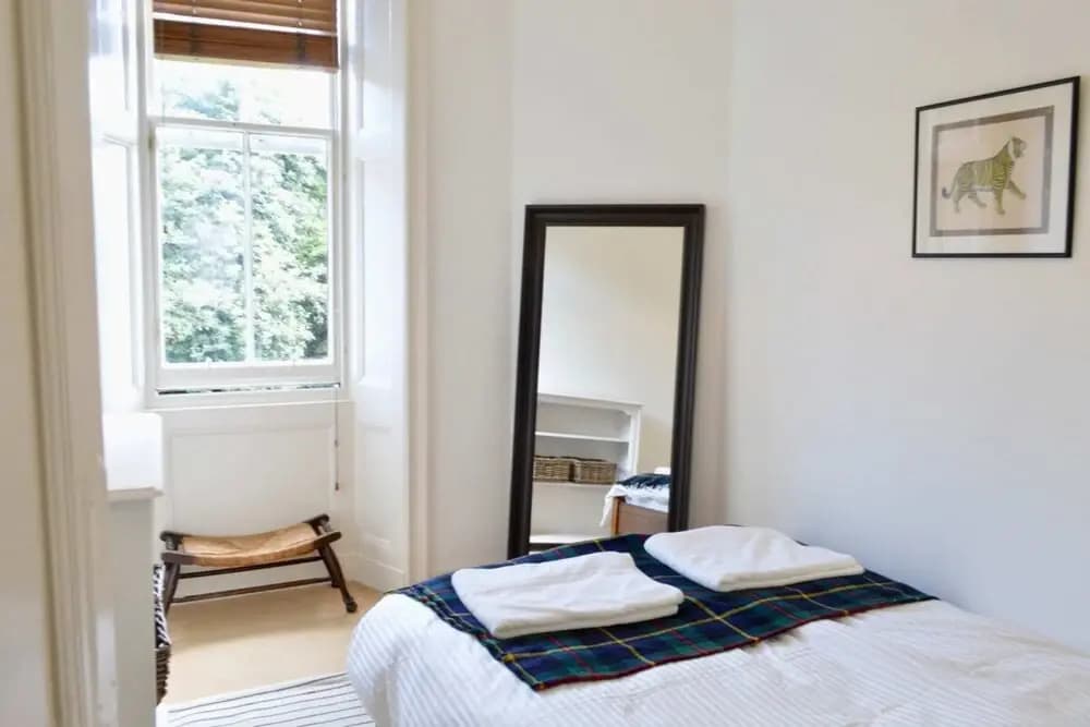 Bright 2 Bedroom Dalry Apartment - photo 2