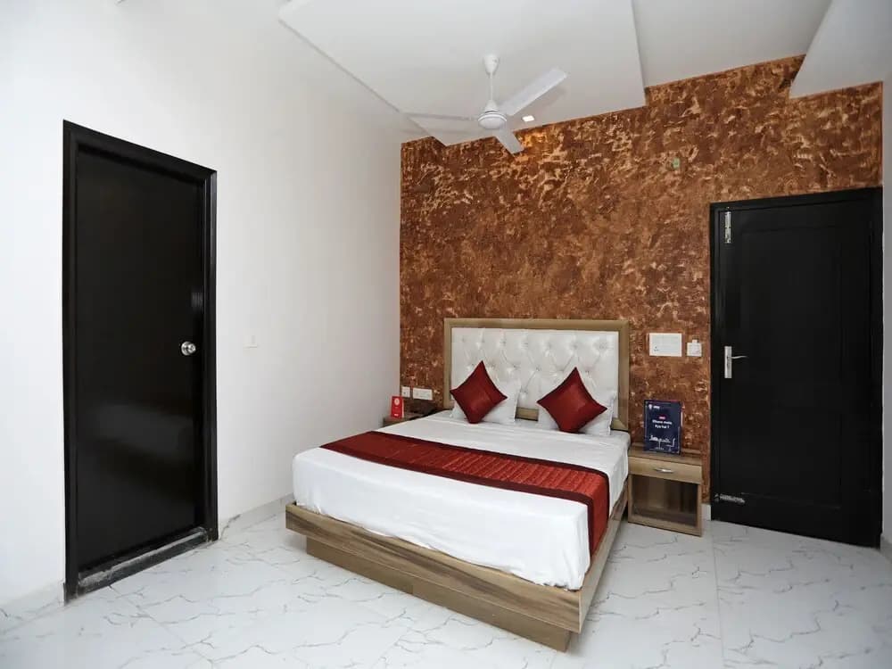 Hotel Diplomat Regency by OYO Rooms - photo 3