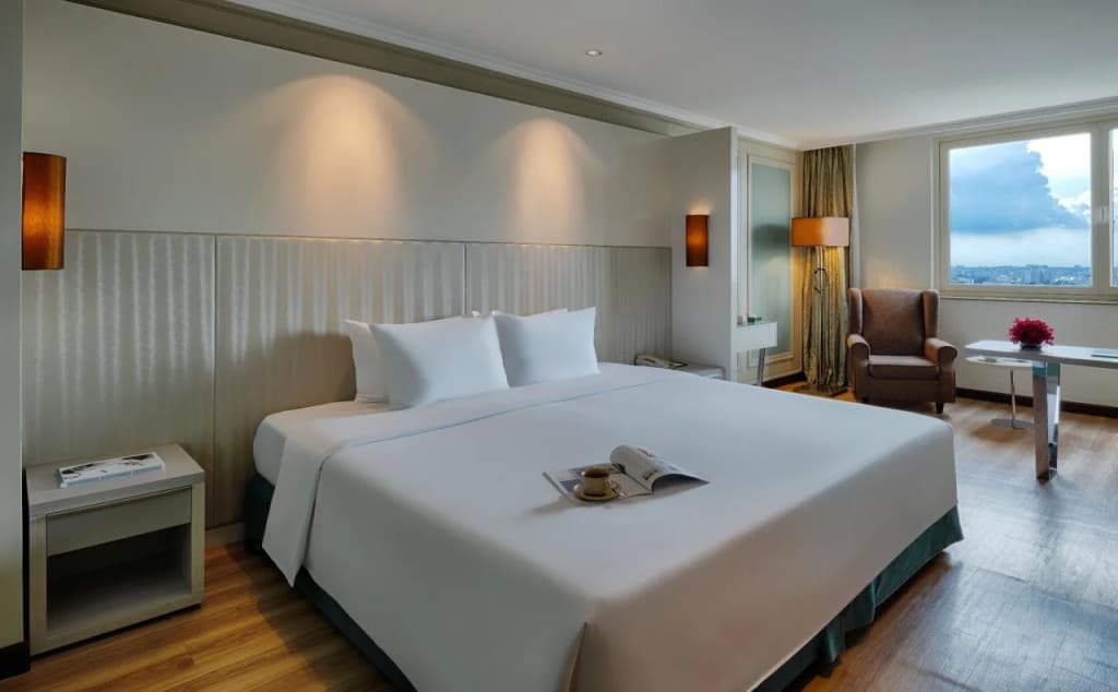 Windsor Plaza Hotel - photo 6