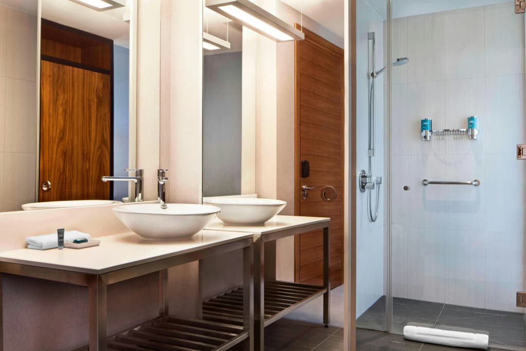 Aloft by Marriott London Excel - photo 9