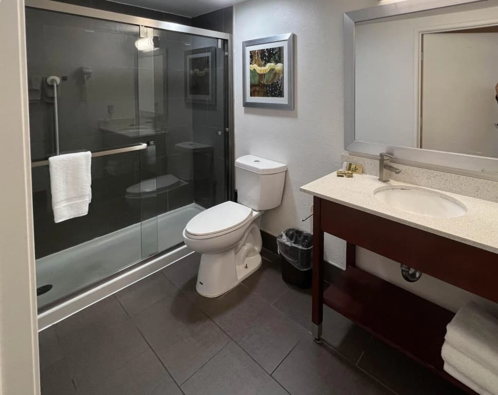 Van Ness Inn - photo 22