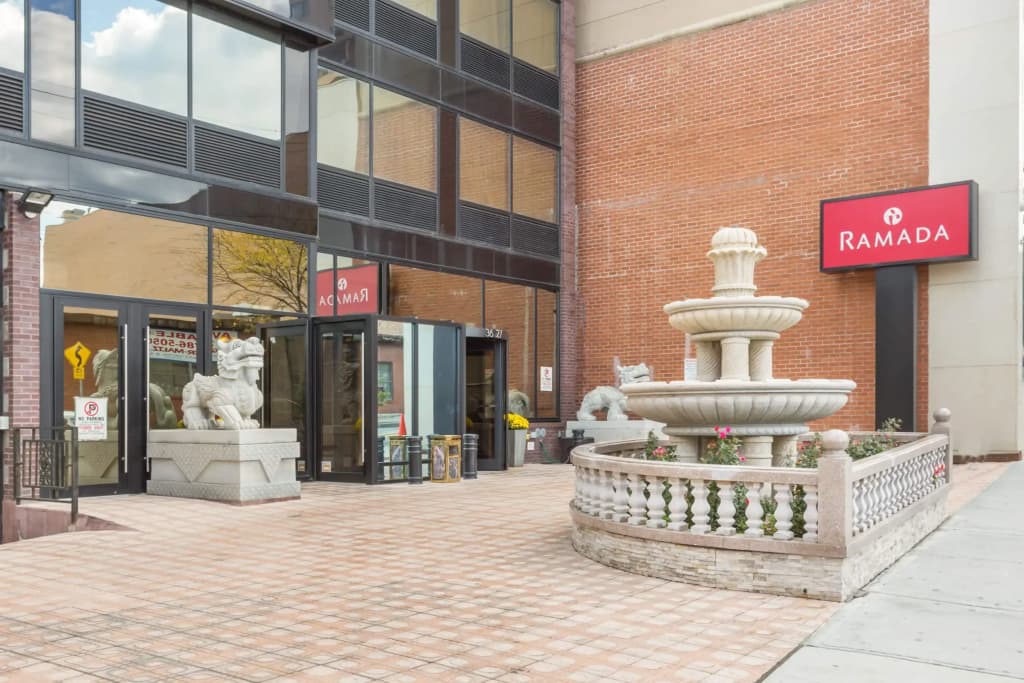 Ramada by Wyndham Flushing Queens - photo 1