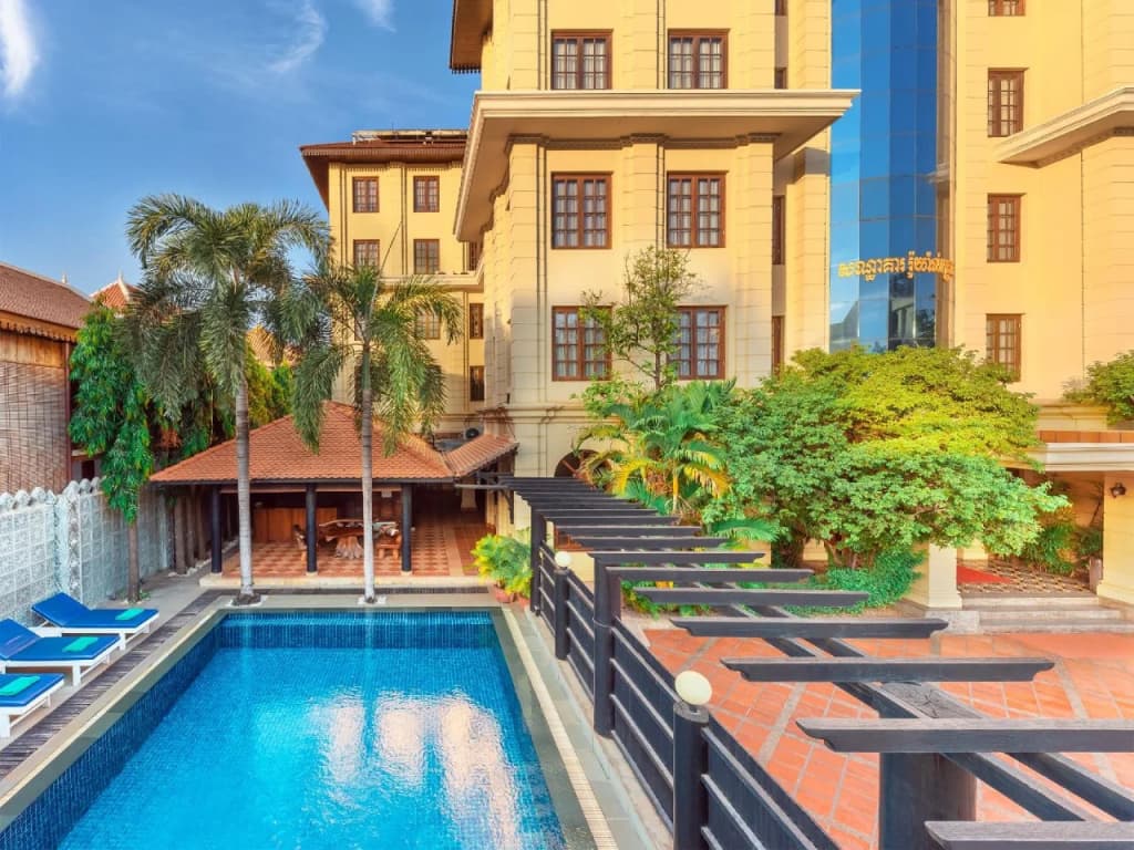 The Suite By Royal Crown Hotel - photo 15