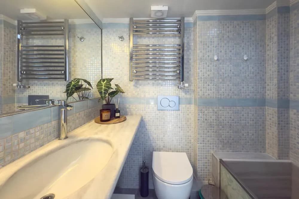Acropolis Sky Retreat Jacuzzi 3BR Maisonette - photo 10