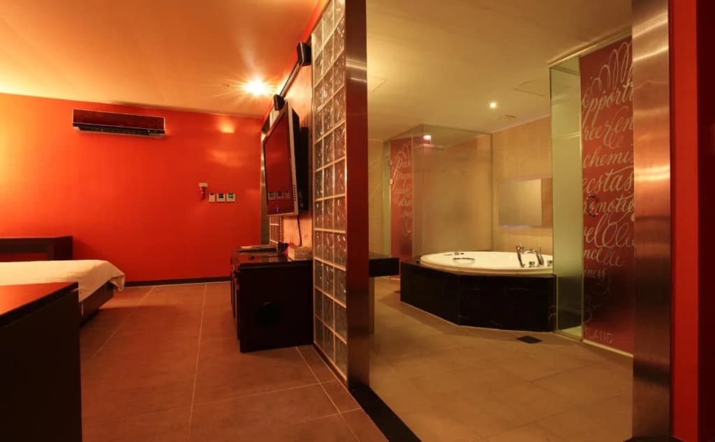 Lonestar Hotel - photo 8