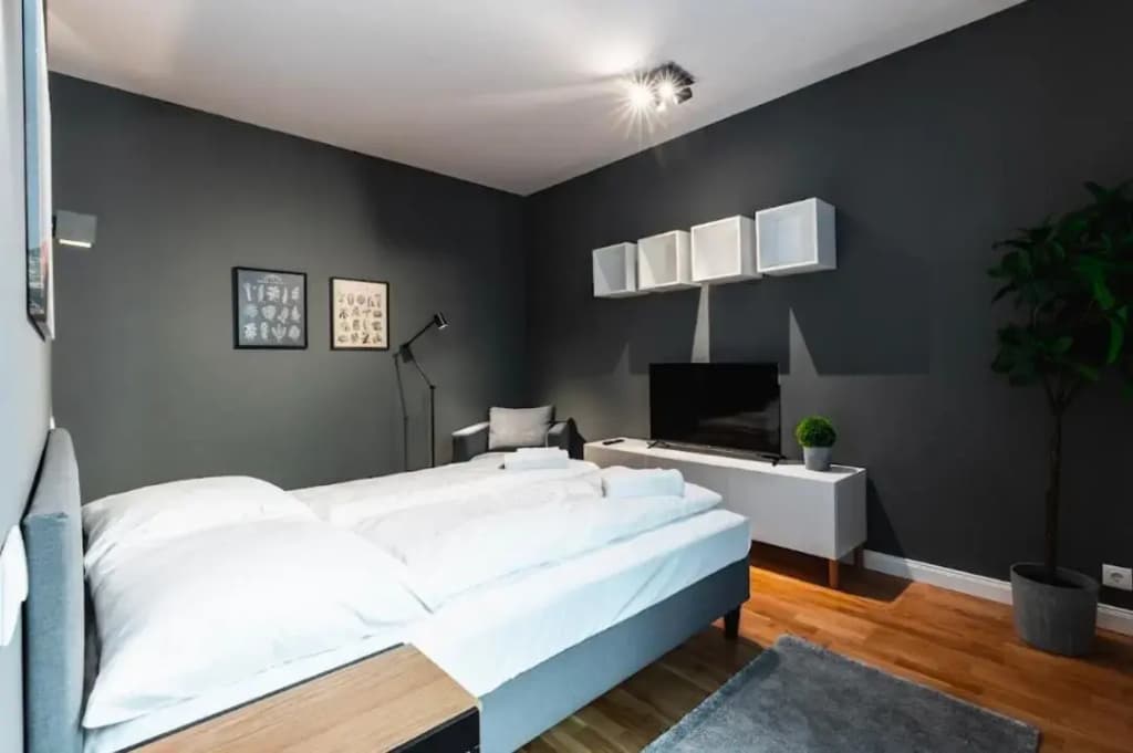 Authentic apartment next to Schwedenplatz - photo 3