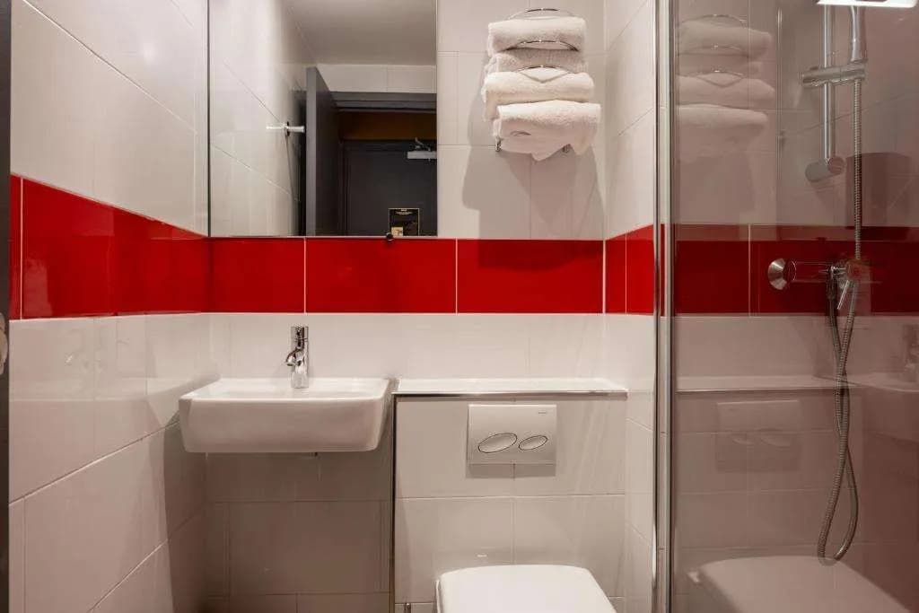Hôtel Kyriad Paris 10 — Canal Saint Martin-République - photo 32