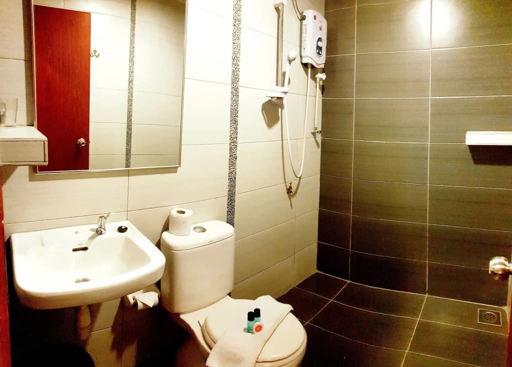 Golden Court Hotel - photo 9