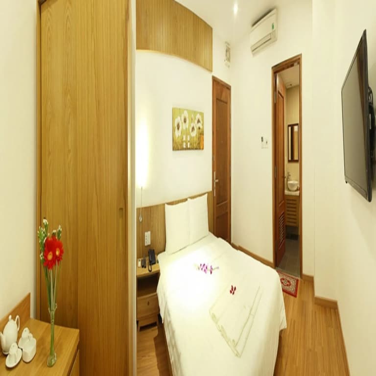 Nirvana Hotel - photo 4