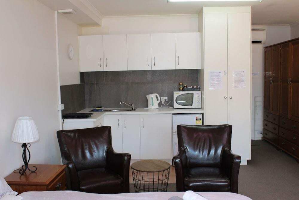 Australian Home Away @ Box Hill Studios - photo 10