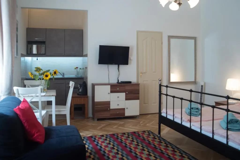 Friendly home in the center - photo 2