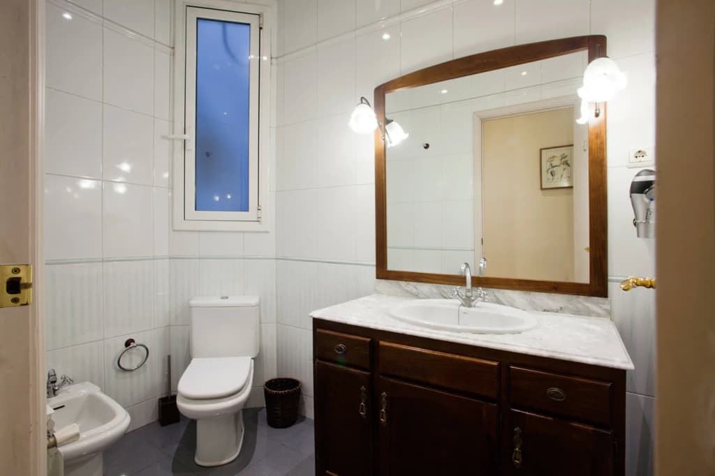 Gran Via - Three Bedroom Apartment - photo 5