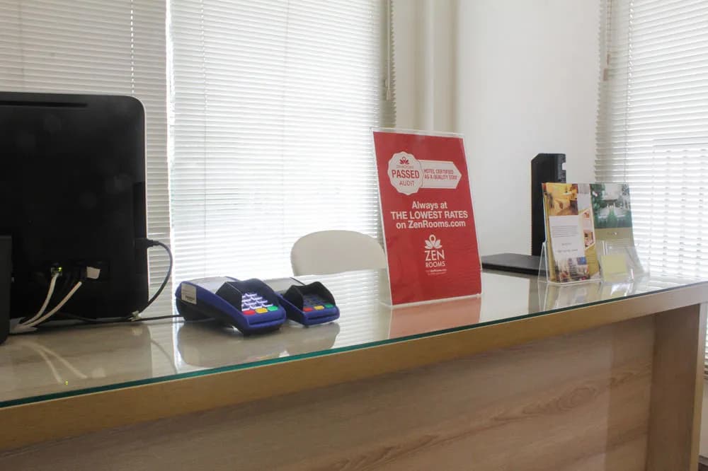 ZEN Rooms Kuningan Anggrek - photo 2